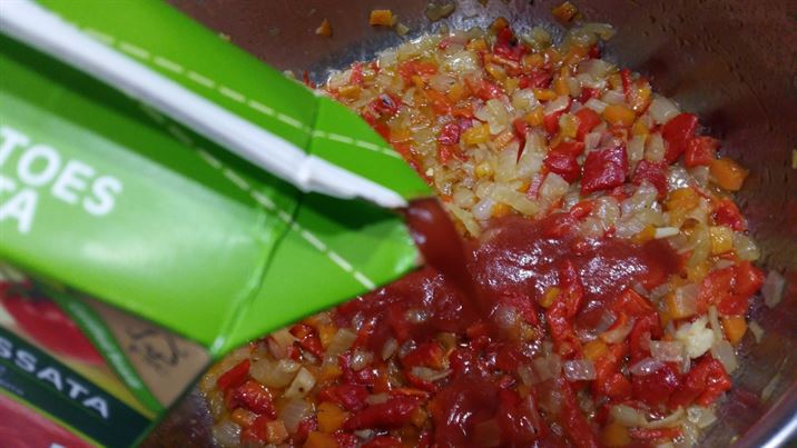 Кюфтета с доматен сос и печени чушки-Стъпка-7118
