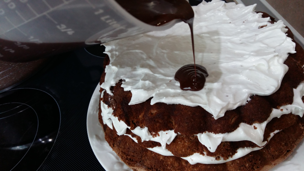 Торта с белтъчен крем и шоколадов ганаш-Стъпка-7704