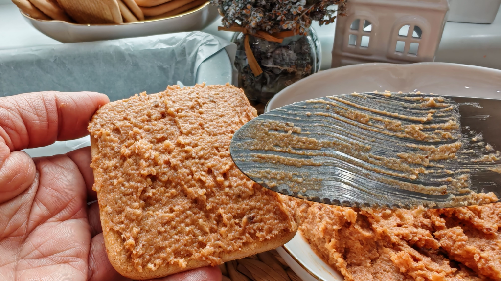 Бисквитено руло с мармалад и орехи-Стъпка-8425